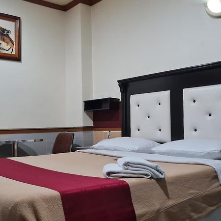 Tiger Hotel 安吉利斯 外观 照片