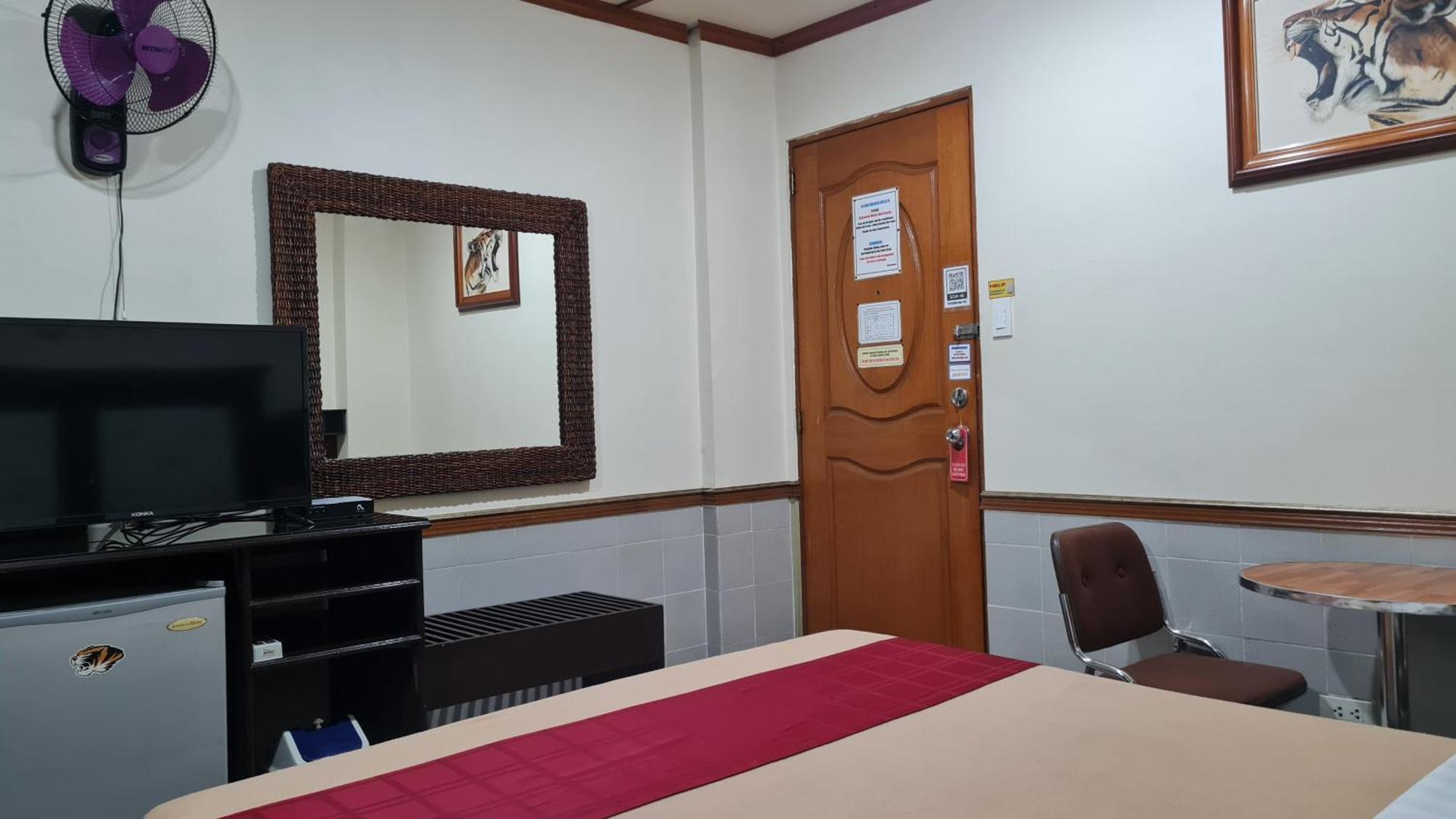 Tiger Hotel 安吉利斯 外观 照片