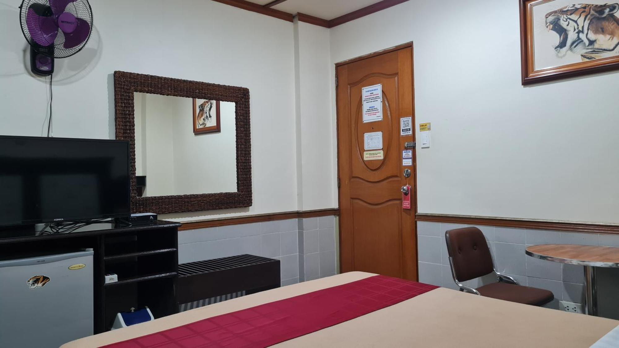 Tiger Hotel 安吉利斯 外观 照片
