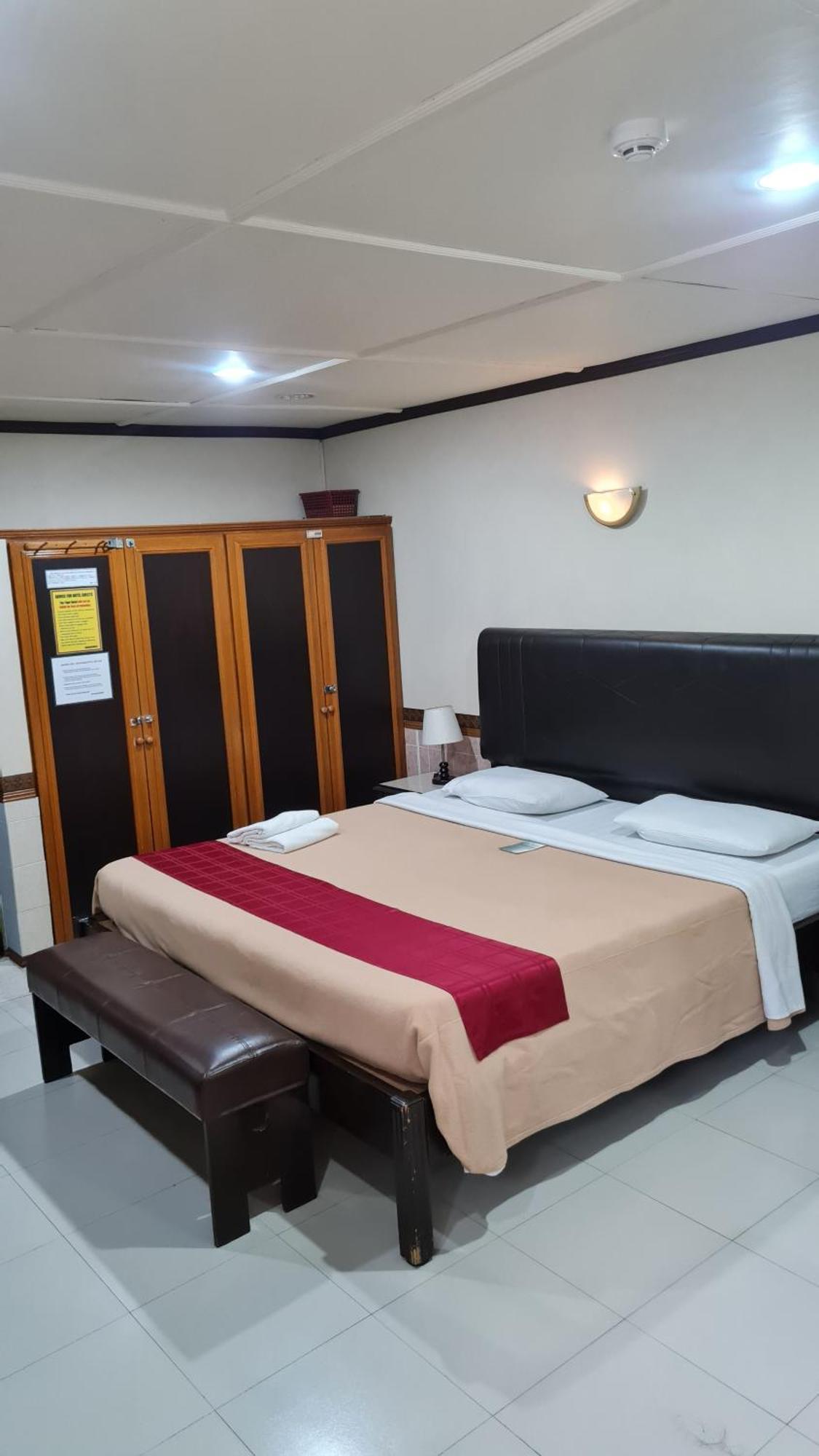 Tiger Hotel 安吉利斯 外观 照片
