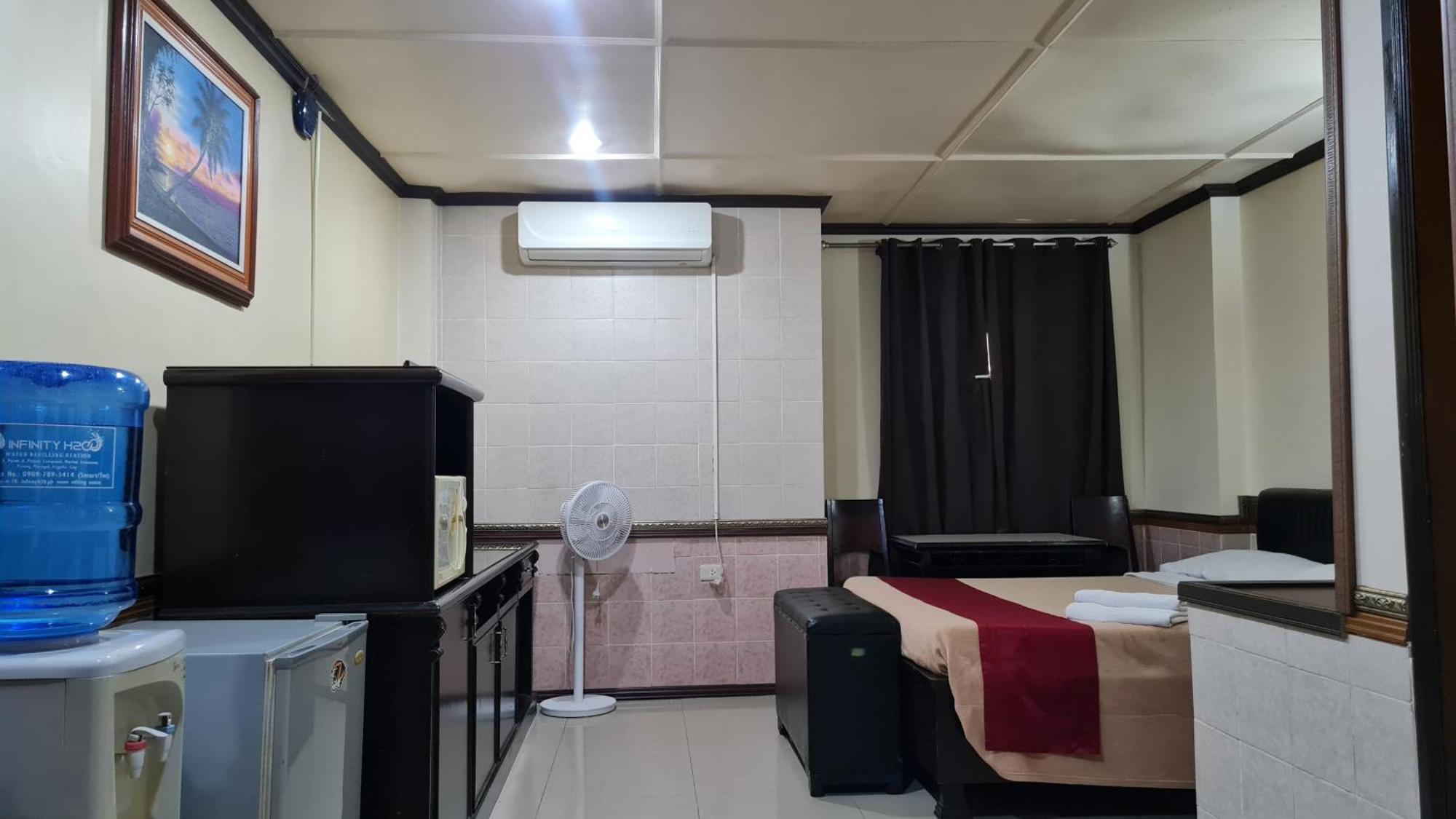 Tiger Hotel 安吉利斯 外观 照片